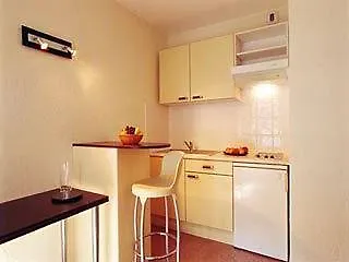 טולוז At Home Appart Hotel 2*,  צרפת
